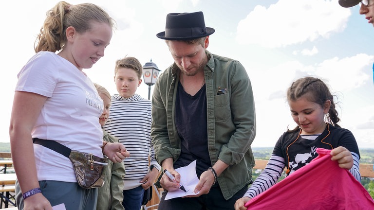 Meet&Greet mit Namika und Johannes Oerding beim SR1 Alm Open Air