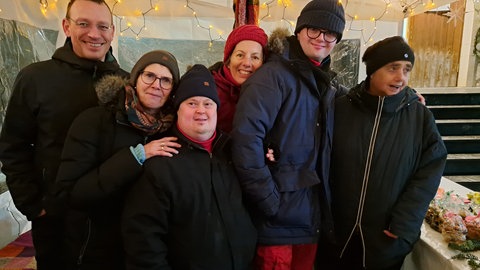 Gruppenfoto im Stand