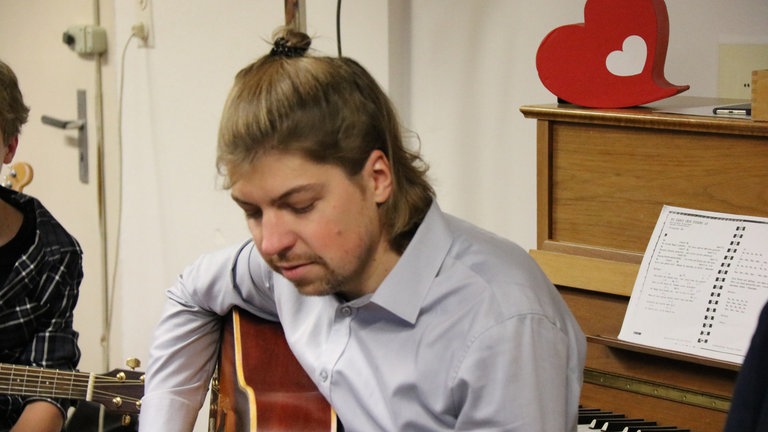 Philipp Poisel beim Projektbesuch