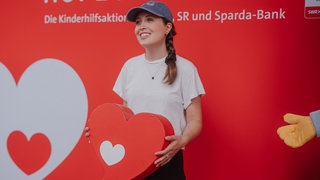 Alice Merton mit Herz
