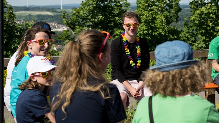 Joris beim Meet & Greet mit Jugendlichen aus einem Herzenssache-Projekt