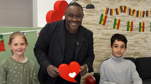 Nelson Müller kocht mit Kindern in Mannheim