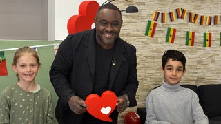 Nelson Müller kocht mit Kindern in Mannheim