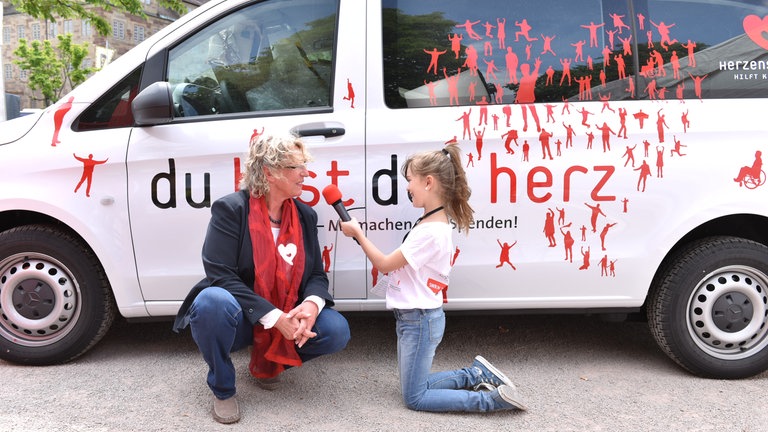 Gitta Haucke wird von einer Kinderrepoterin interviewt
